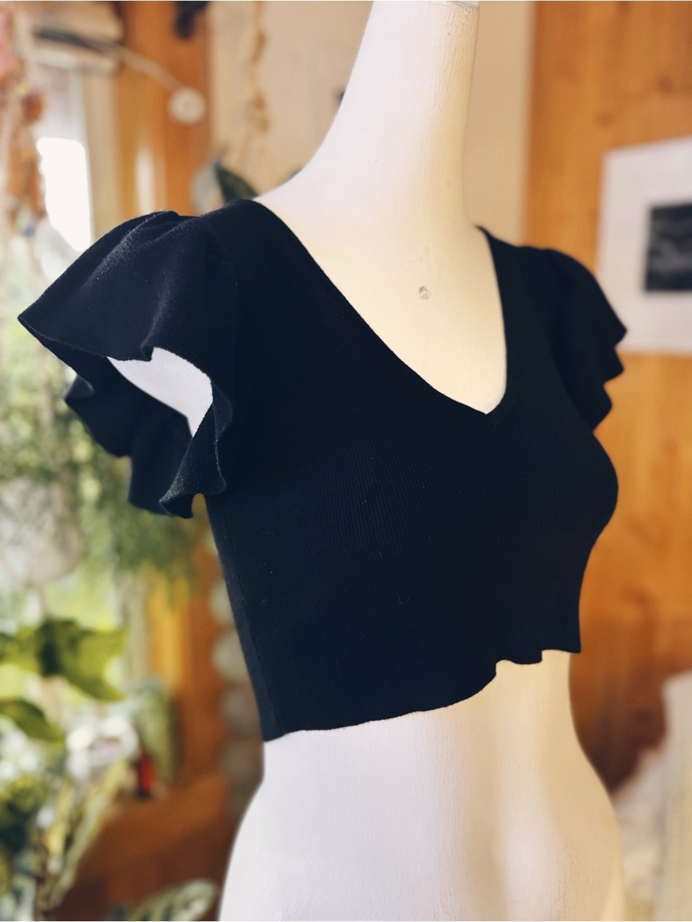 Steps NY Black Ruffle Sleeve Cropped Knit Top V Neck M/L EUC